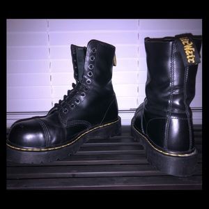 Dr. Martens - model 8761.